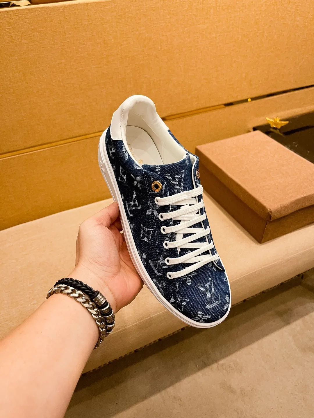Men's shoes 💰 380💰【 LV 】🔥 Louis Vuitton high-end men's shoes brand official website 1:1 latest masterpiece: the upper is made of first-layer cowhide imported from Italy with a comfortable and breathable lining➕original non-slip and wear-resistant outsole🔥, making walking more convenient and comfortable! An exclusive new model, a stunning work, a beautiful 1:1 replica [color] compared to the official quality! Create a fashionable personality to set off your uniqueness! A must-have for trendy men! Classic 🔥 Size: 38-44 Color: 🔥 2⃣️ colors available 🔥.